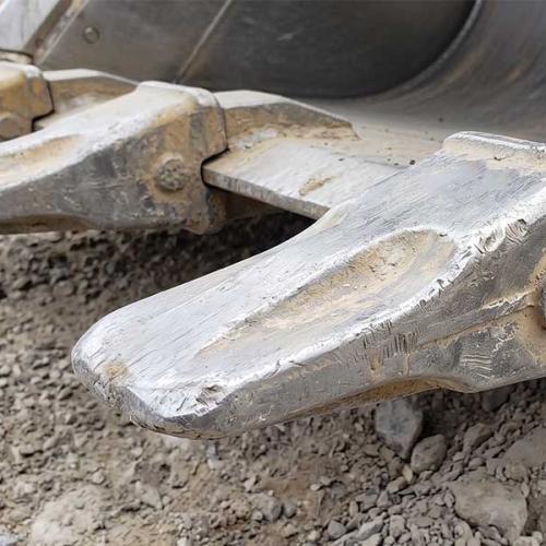 What are the most common failures and wear patterns for excavator bucket teeth?